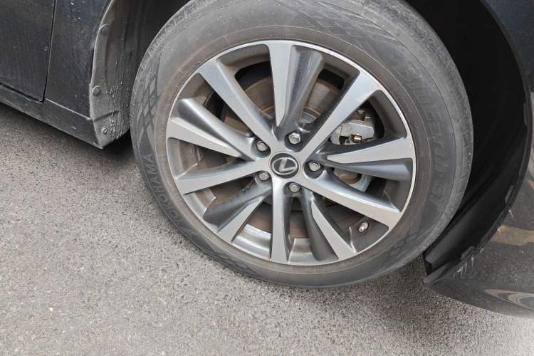 Used Lexus ES 2020 200 Luxury Edition Right Front Wheel Hub