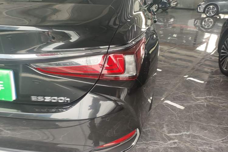 Used Lexus ES 2020 200 Excellence Edition Right Rear Taillight
