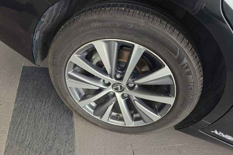 Used Lexus ES 2020 300h Premier Edition Right Rear Wheel Hub