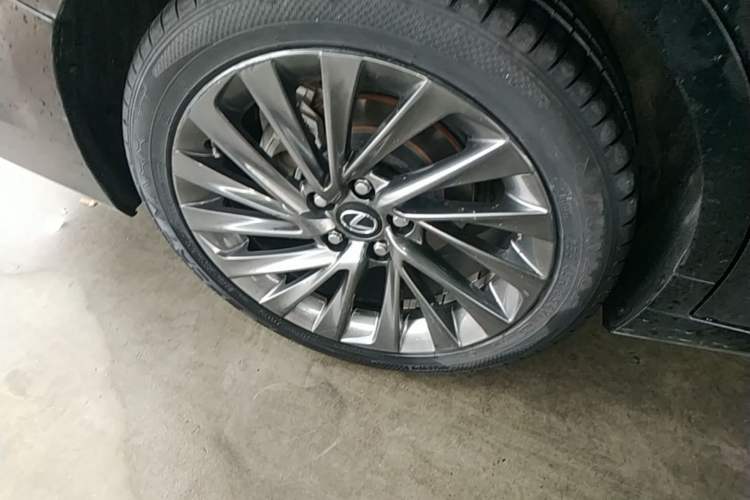 Used Lexus ES 2020 200 Excellence Edition Right Rear Wheel Hub