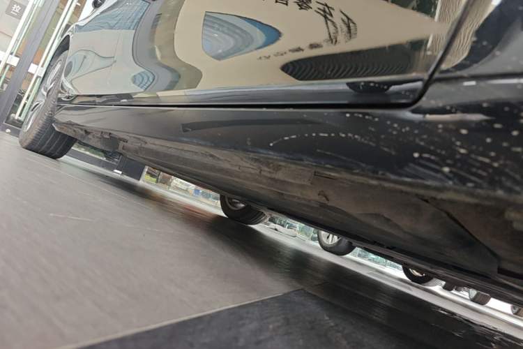 Used Lexus ES 2020 300h Premier Edition Right Side Sill