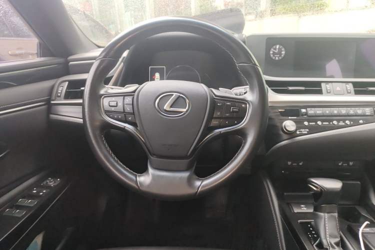 Used Lexus ES 2020 300h Deluxe Edition Steering Wheel