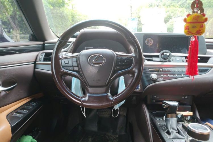 Used Lexus ES 2020 300h Premier Edition Steering Wheel