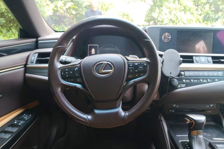 Used Lexus ES 2020 300h Premier Edition Steering Wheel