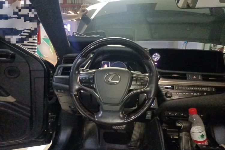 Used Lexus ES 2020 300h Executive Edition Steering Wheel