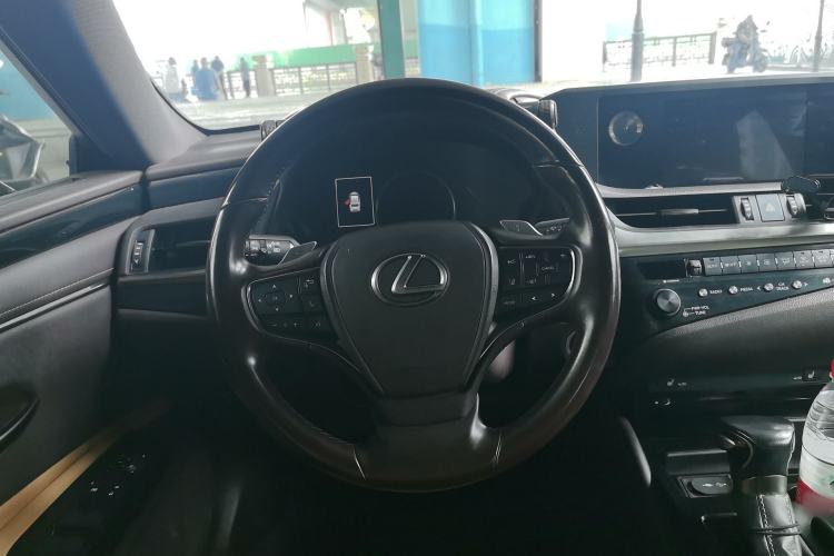Used Lexus ES 2020 300h Premier Edition Steering Wheel
