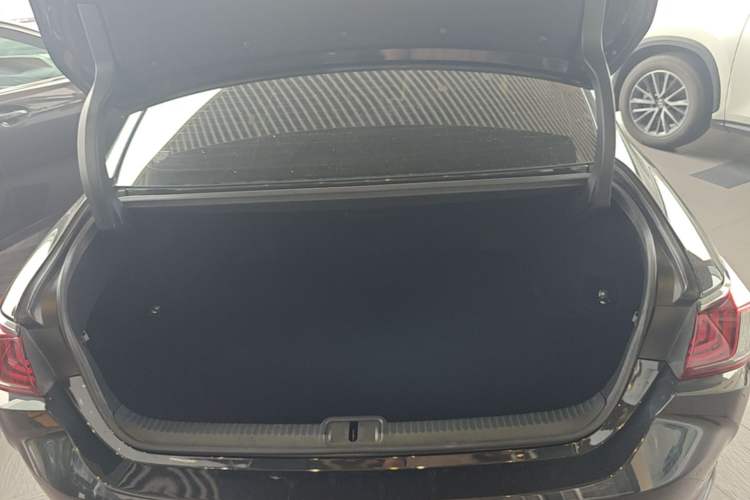 Used Lexus ES 2020 300h Premier Edition Trunk