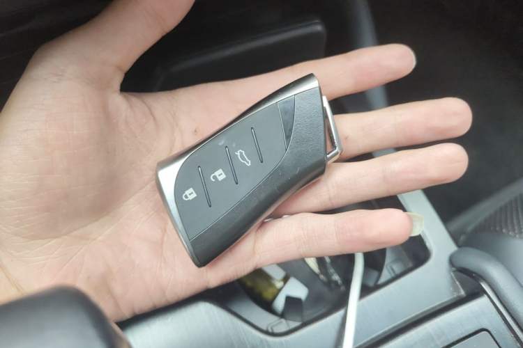 Used Lexus ES 2020 300h Deluxe Edition Vehicle Key