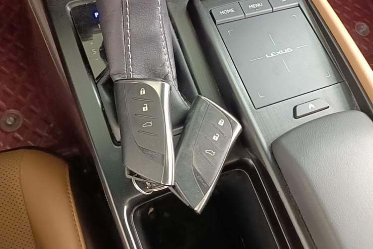 Used Lexus ES 2020 300h Premier Edition Vehicle Key