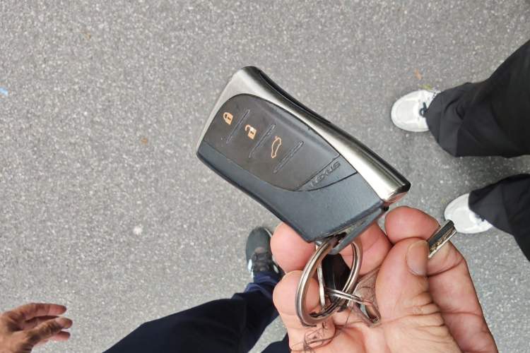Used Lexus ES 2020 300h Premier Edition Vehicle Key