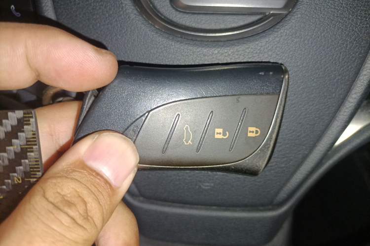 Used Lexus ES 2020 300h Executive Edition Vehicle Key