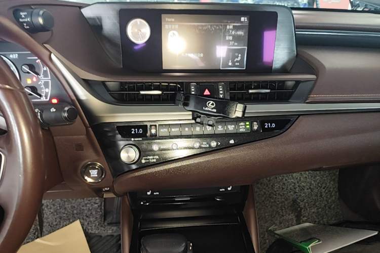 Used Lexus ES 2020 200 Excellence Edition Audio And AC Panel