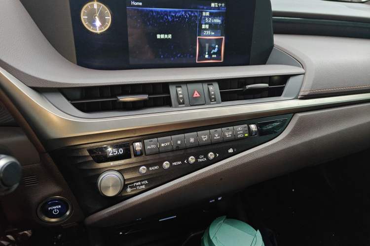 Used Lexus ES 2020 300h Premier Edition Audio And AC Panel
