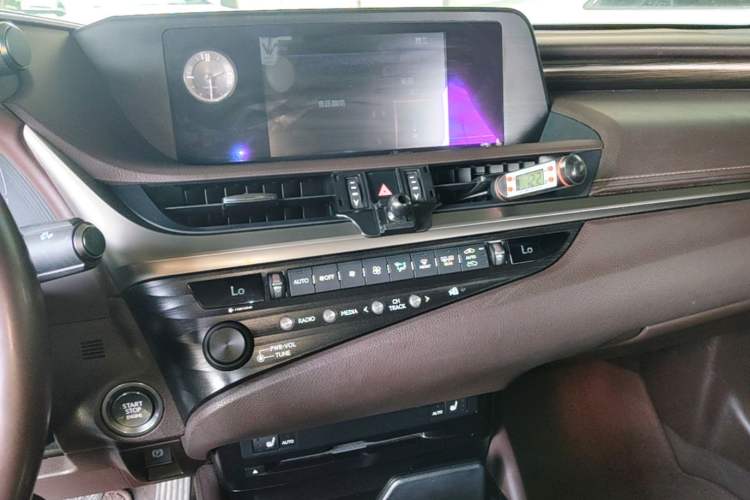 Used Lexus ES 2020 200 Excellence Edition Audio And AC Panel