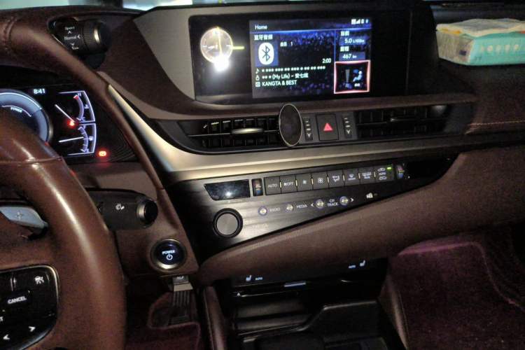 Used Lexus ES 2020 300h Premier Edition Audio And AC Panel