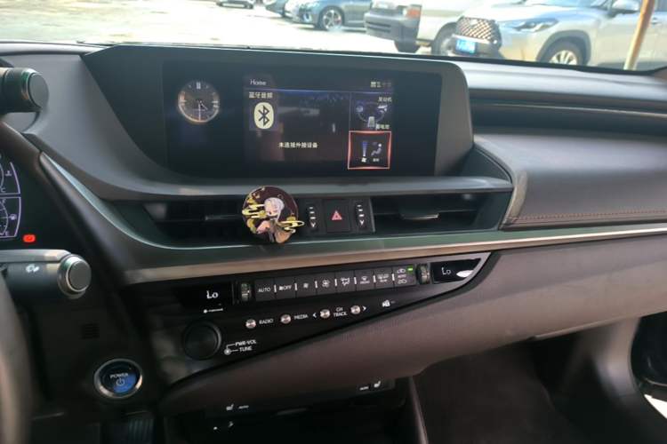 Used Lexus ES 2020 300h Premier Edition Audio And AC Panel