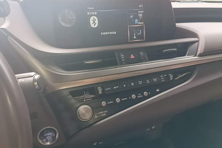 Used Lexus ES 2020 300h Premier Edition Audio And AC Panel