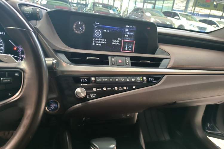 Used Lexus ES 2020 300h Premier Edition Audio And AC Panel