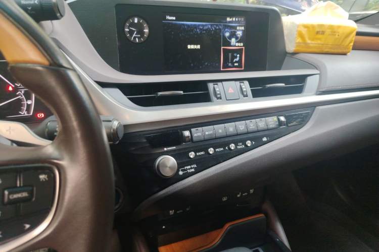 Used Lexus ES 2020 300h Deluxe Edition Audio And AC Panel