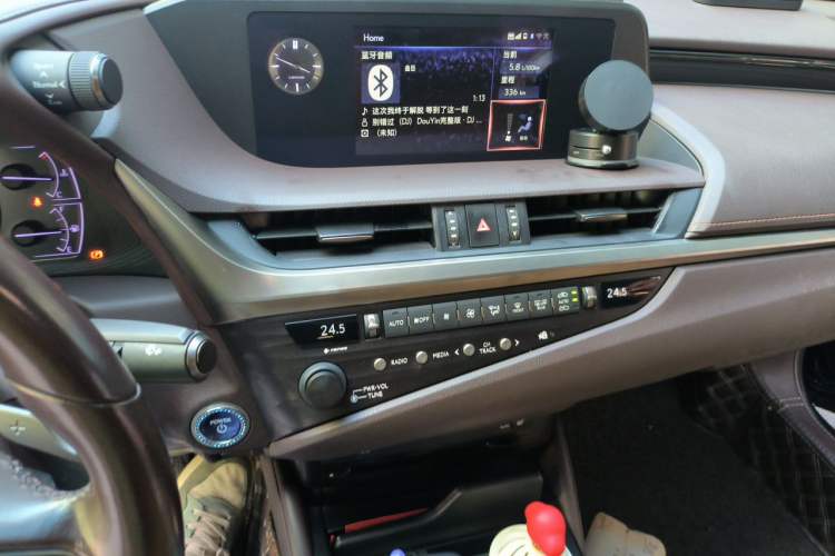 Used Lexus ES 2020 300h Premier Edition Audio And AC Panel
