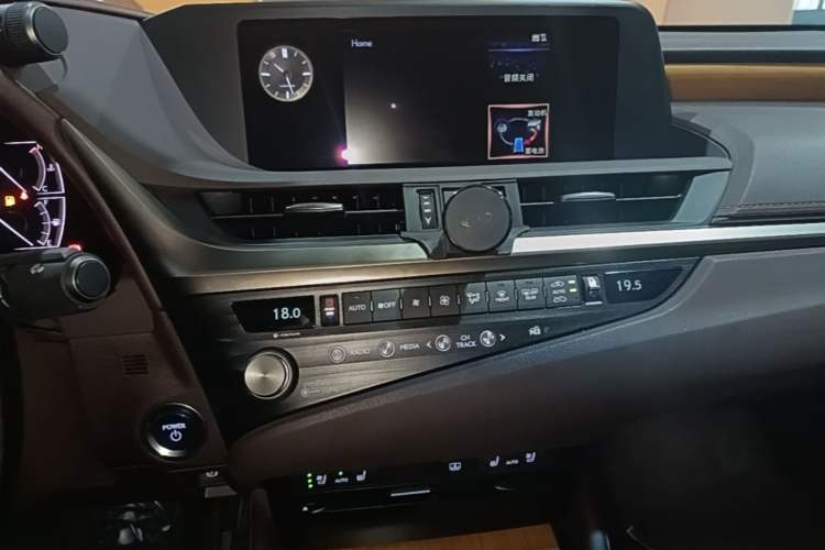 Used Lexus ES 2020 300h Premium Edition Audio And AC Panel