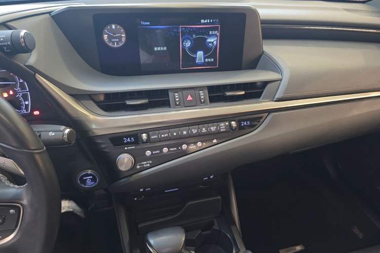 Used Lexus ES 2020 300h Premier Edition Audio And AC Panel