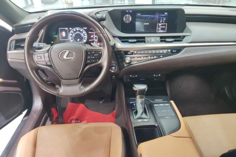 Used Lexus ES 2020 300h Deluxe Edition Audio And AC Panel