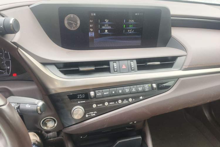 Used Lexus ES 2020 200 Excellence Edition Audio And AC Panel