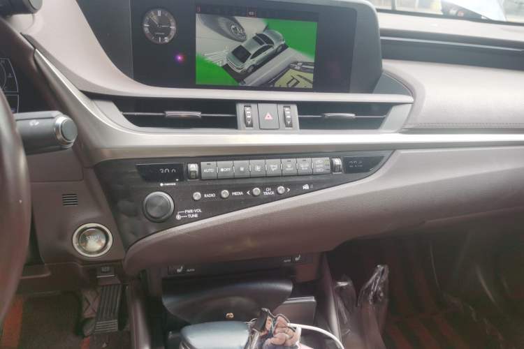 Used Lexus ES 2020 200 Luxury Edition Audio And AC Panel