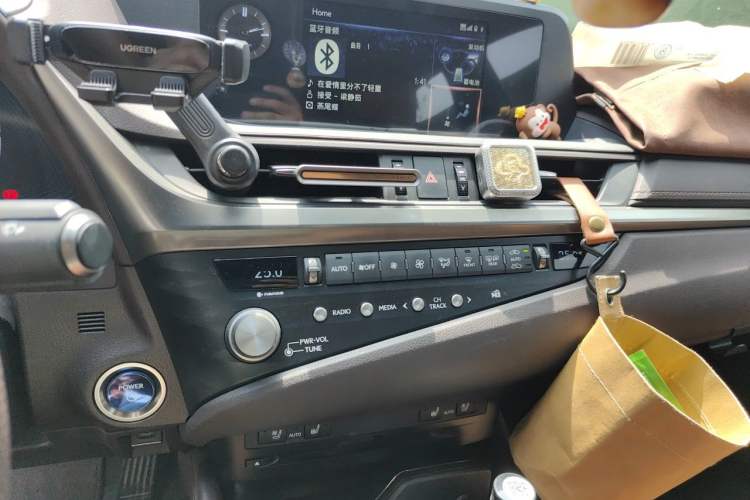 Used Lexus ES 2020 300h Deluxe Edition Audio And AC Panel