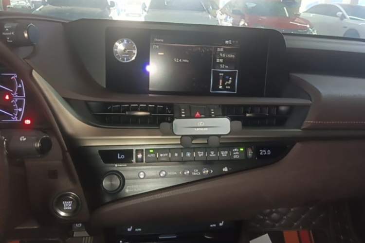 Used Lexus ES 2020 260 Excellence Edition Audio And AC Panel
