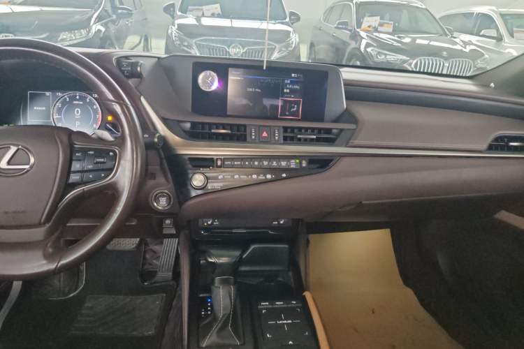 Used Lexus ES 2020 200 Excellence Edition Audio And AC Panel