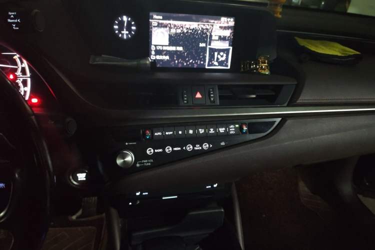 Used Lexus ES 2020 200 Excellence Edition Audio And AC Panel