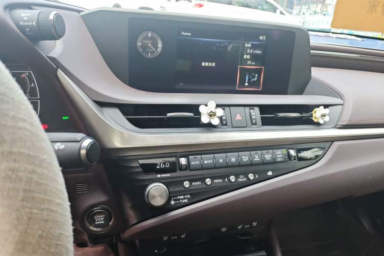Used Lexus ES 2020 200 Luxury Edition Audio And AC Panel