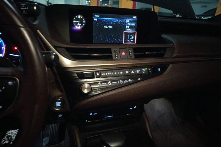 Used Lexus ES 2020 200 Excellence Edition Audio And AC Panel