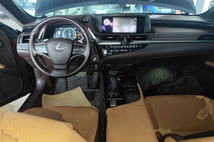 Used Lexus ES 2020 200 Excellence Edition Center Console