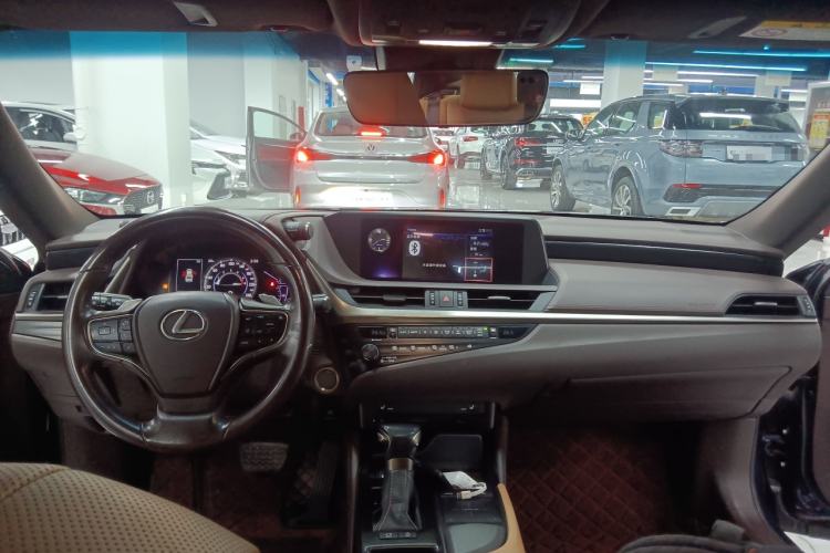 Used Lexus ES 2020 200 Excellence Edition Center Console