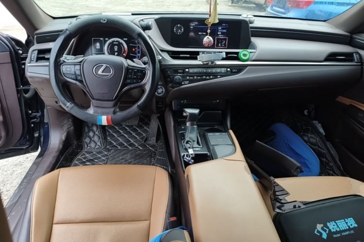 Used Lexus ES 2020 200 Excellence Edition Center Console