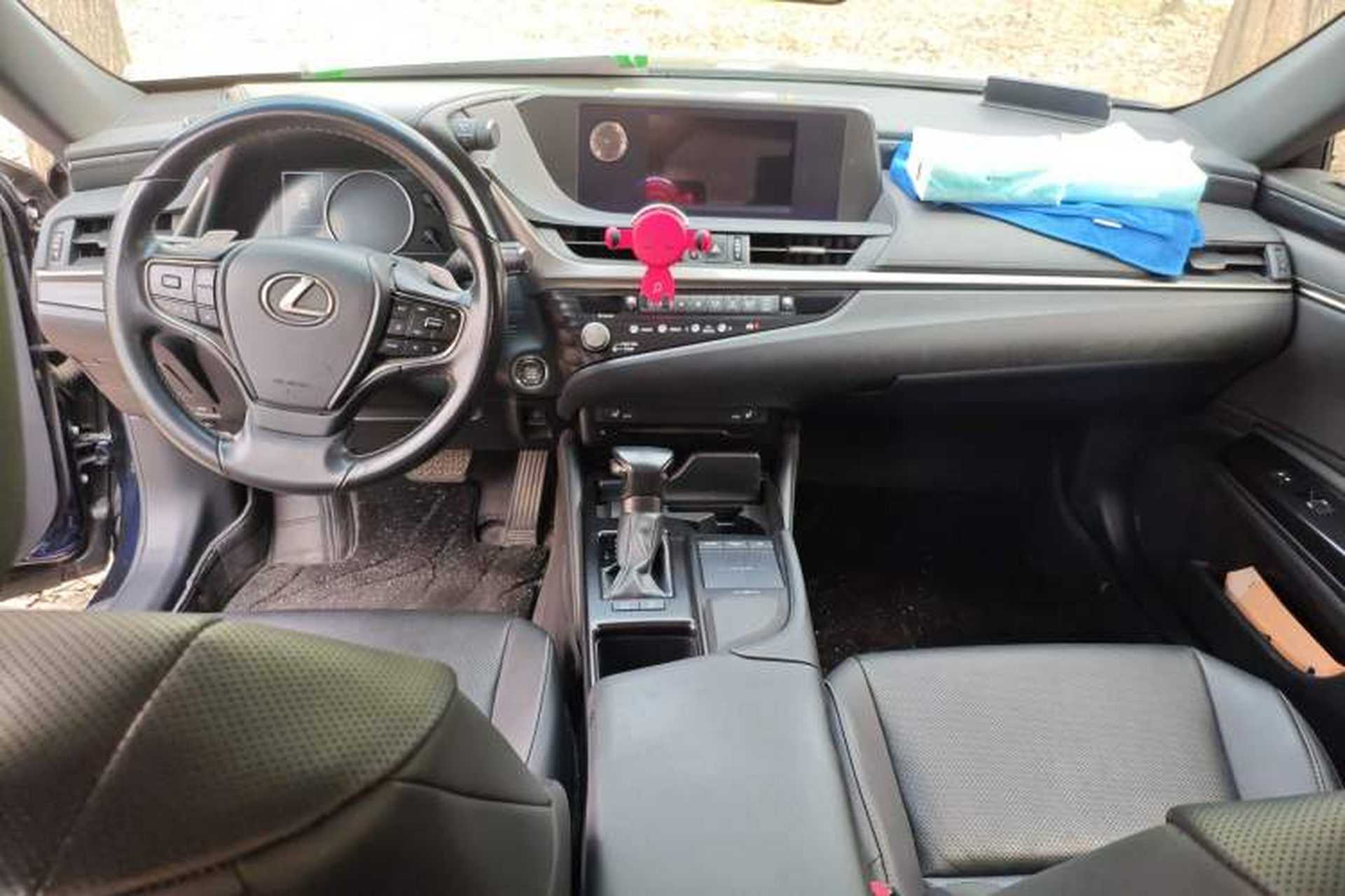 Used Lexus ES 2020 200 Excellence Edition Center Console