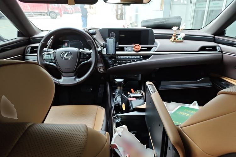 Used Lexus ES 2020 200 Excellence Edition Center Console