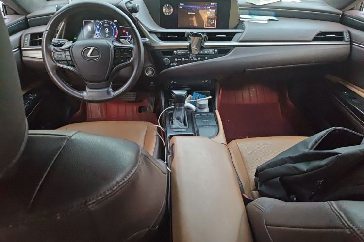 Used Lexus ES 2020 200 Excellence Edition Center Console