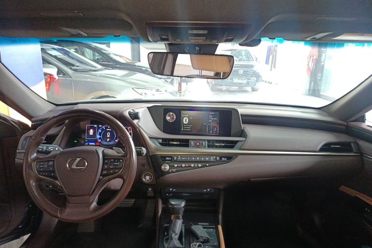 Used Lexus ES 2020 260 Excellence Edition Center Console