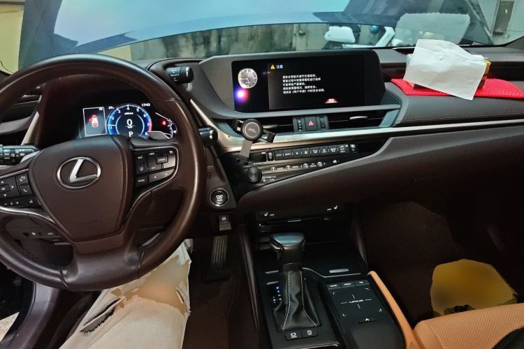 Used Lexus ES 2020 200 Excellence Edition Center Console