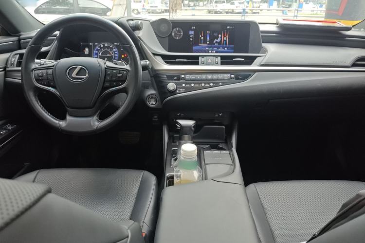 Used Lexus ES 2020 200 Excellence Edition Center Console