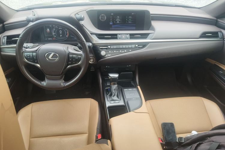 Used Lexus ES 2020 200 Excellence Edition Center Console