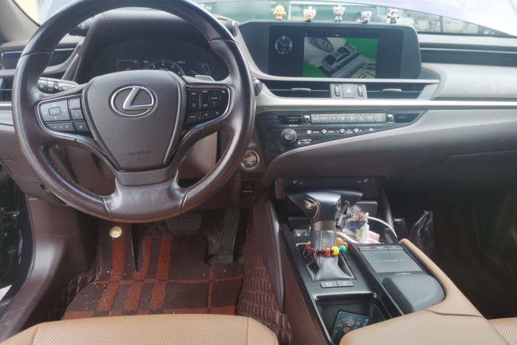 Used Lexus ES 2020 200 Luxury Edition Center Console