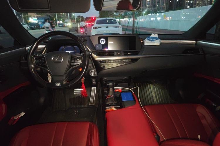 Used Lexus ES 2020 260 F SPORT Center Console