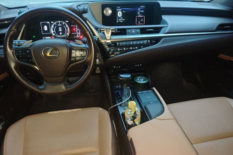 Used Lexus ES 2020 200 Excellence Edition Center Console