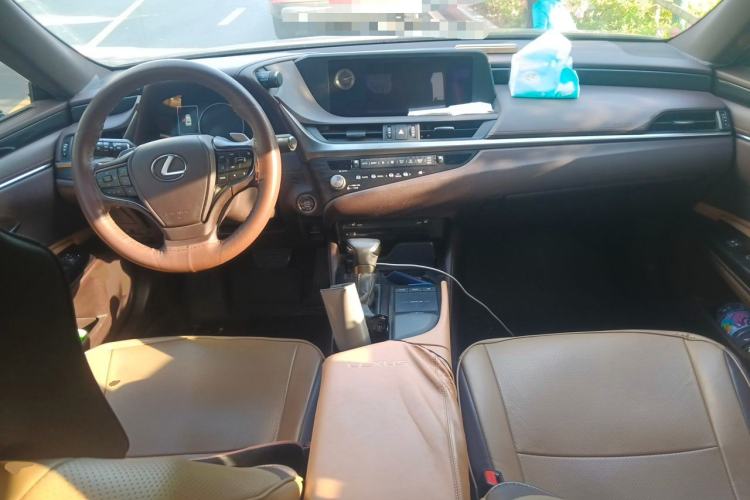 Used Lexus ES 2020 200 Excellence Edition Center Console