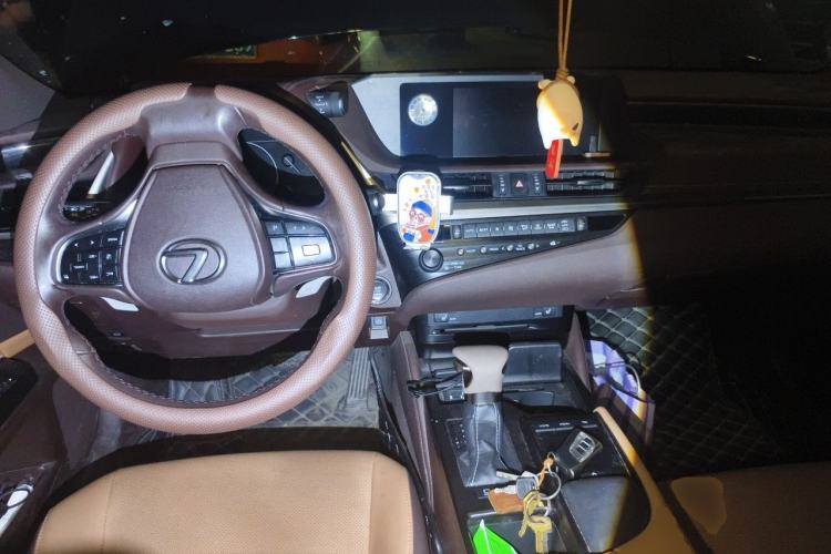 Used Lexus ES 2020 200 Excellence Edition Center Console